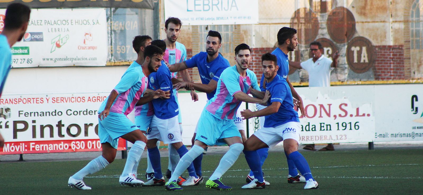 Jon Erik, en un partido en su etapa en el Xerez DFC frente a la Lebrijana.