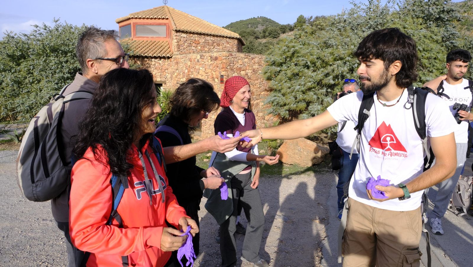 Limpieza y senderismo por la Alpujarra, en imágenes