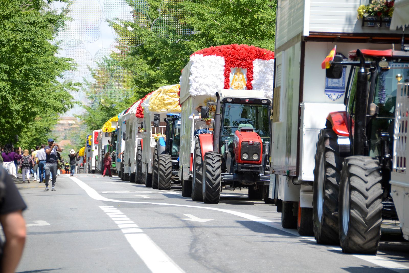 La salida de la Hermandad del Rocío de Granada, en imágenes