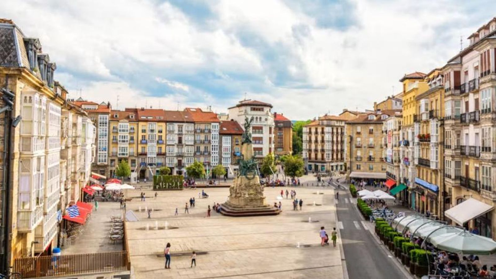 Plaza de la Virgen Blanca Plaza de la Virgen Blanca