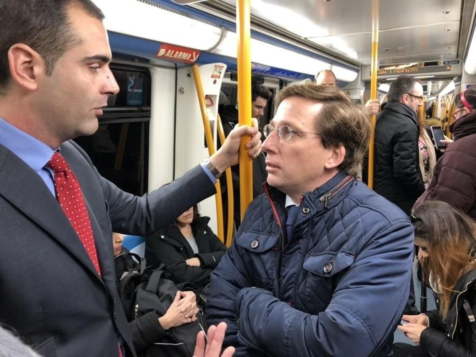 Las imágenes de la inauguración de FITUR, protagonizada por las protestas del taxi