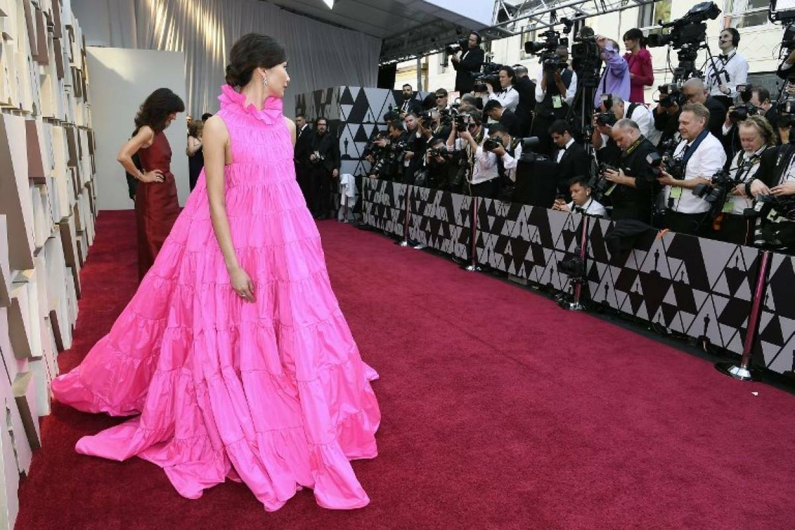 La actriz y modelo Gemma Chan, en la alfombra roja de los Oscar el pasado año.