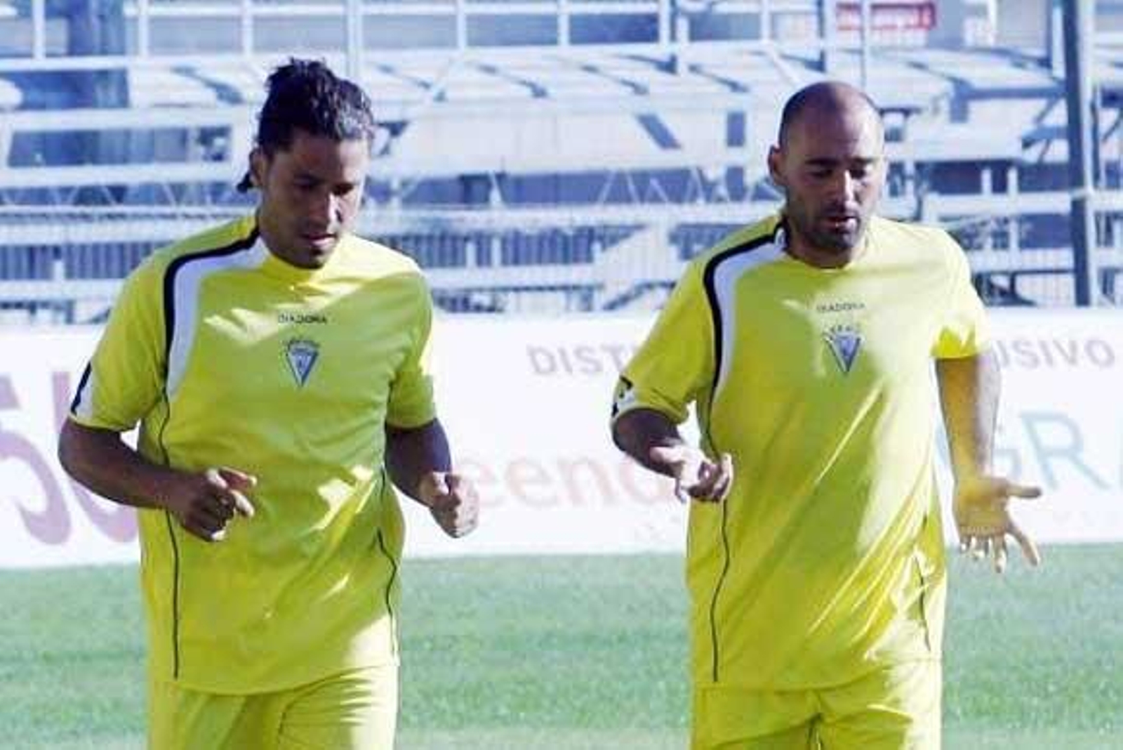 El Cádiz rescinde los contratos de David García y Juanma Delgado