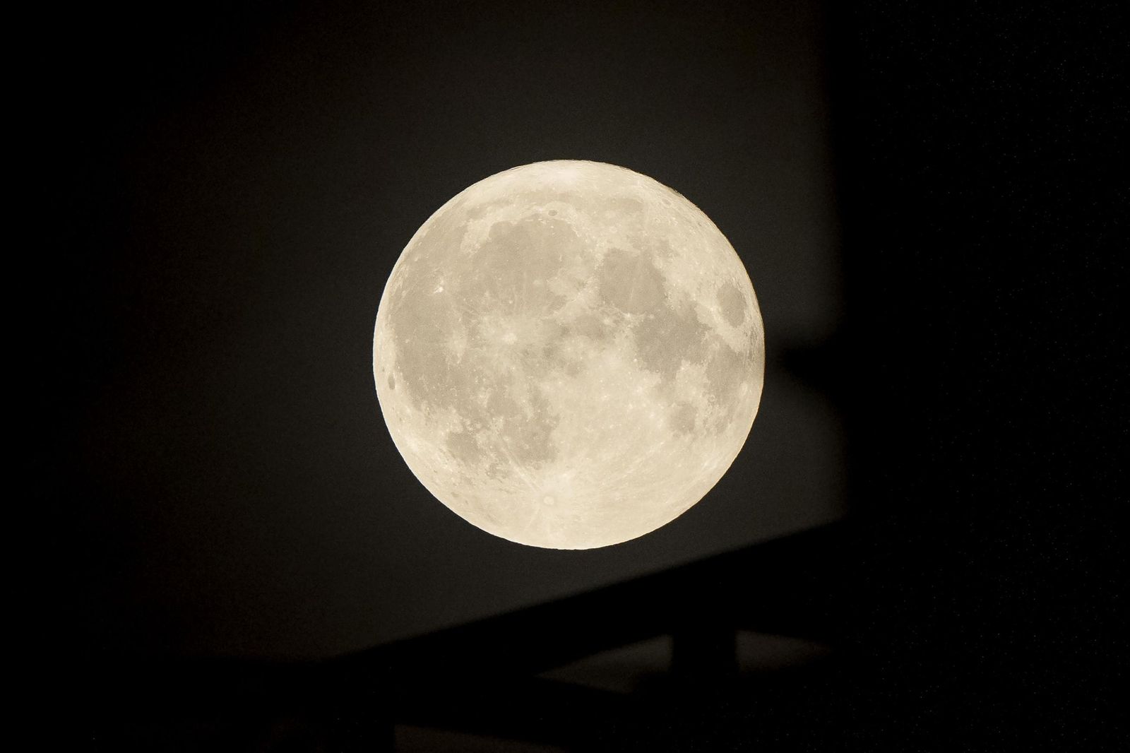 La Superluna azul captada en diferentes partes del planeta: un disfrute visual de la Luna del Esturión