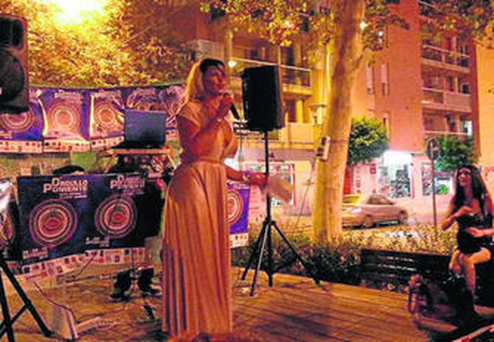 DJ Fix momentos antes de su actuación en el festival.