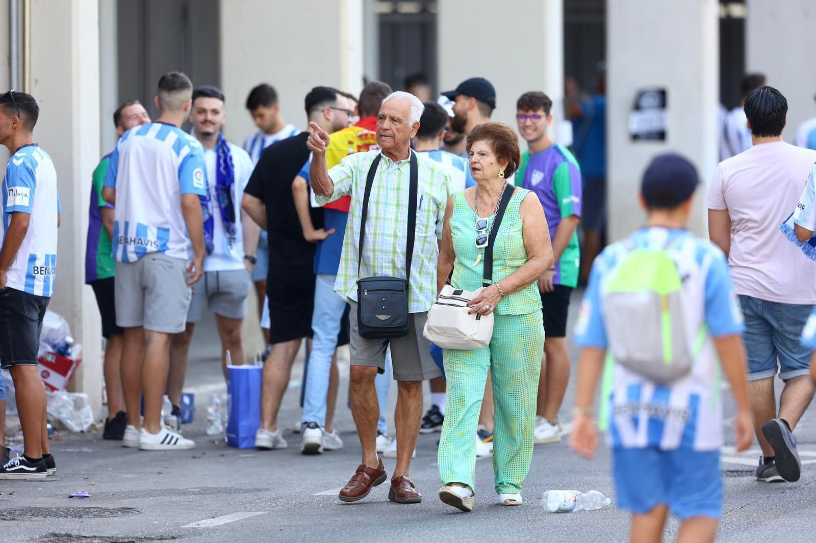 Búscate en las fotos del Málaga CF-Melilla