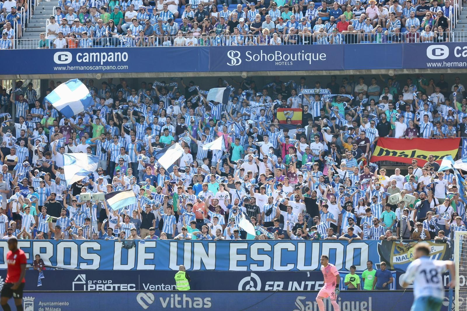 Búscate en las fotos del Málaga CF-Melilla