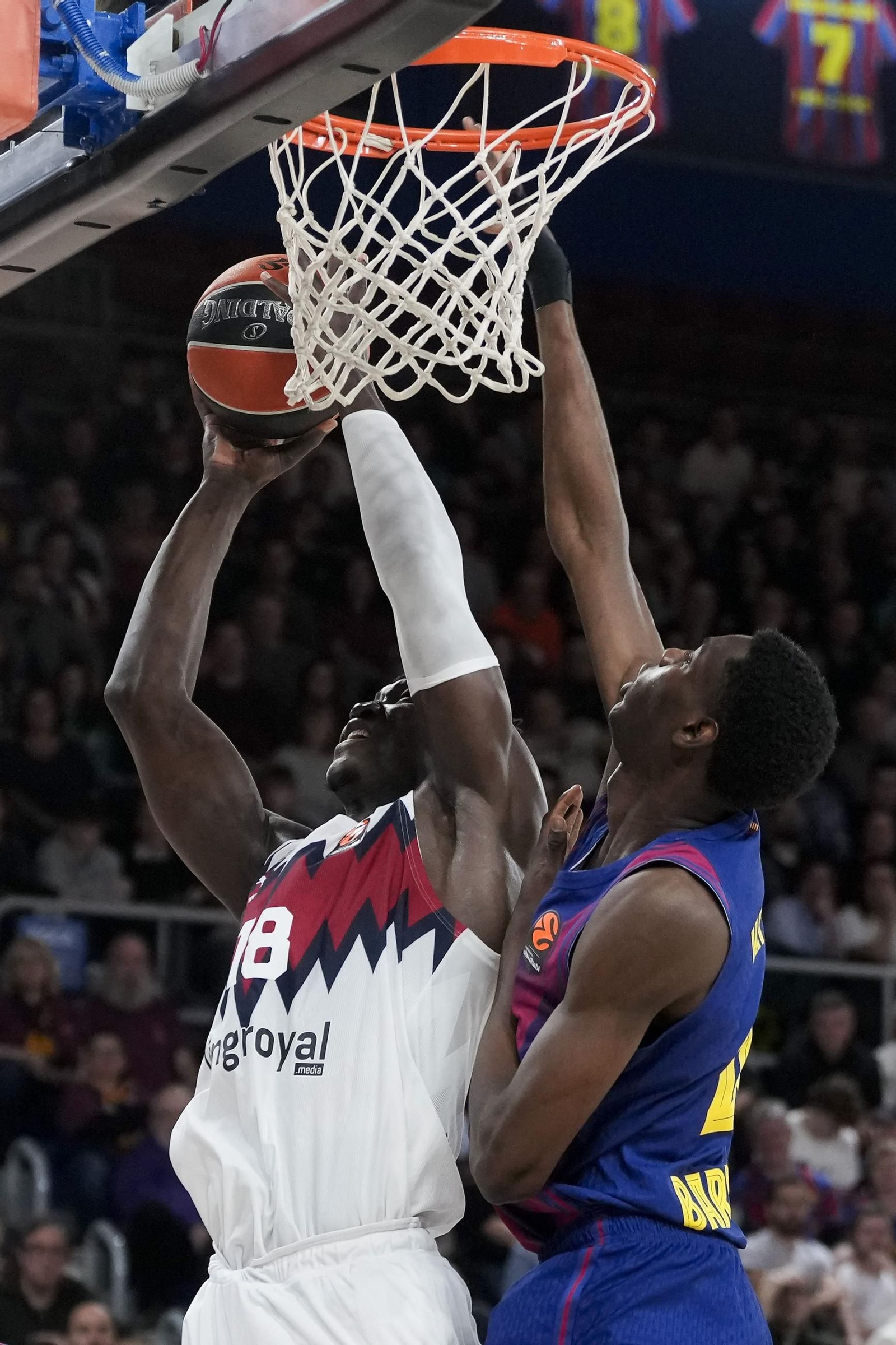 El Baskonia vendrá a Málaga tras tres prórrogas y derrota en el Palau en un partido histórico