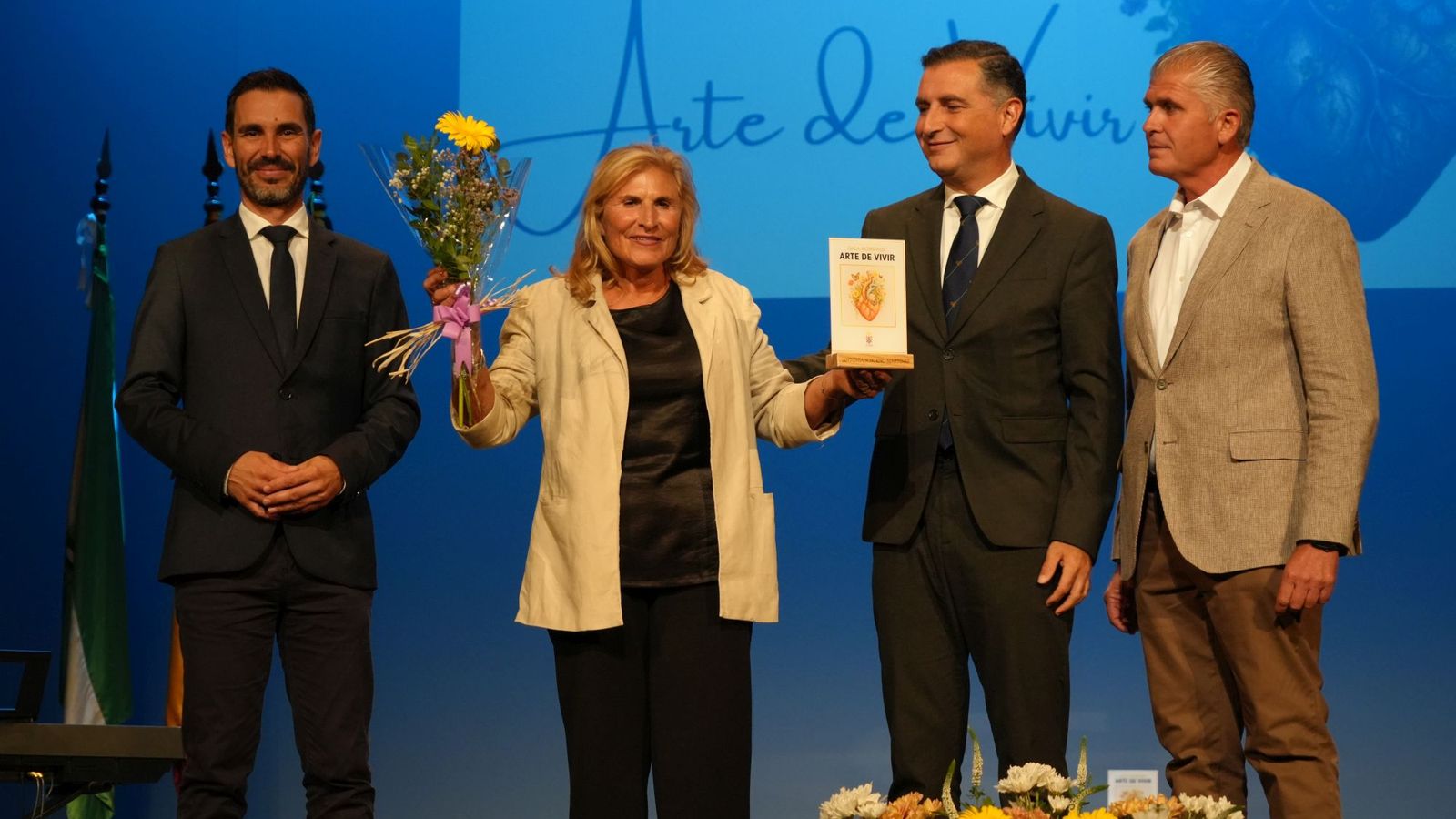 Antonia Soriano feliz con el cariño de su pueblo.