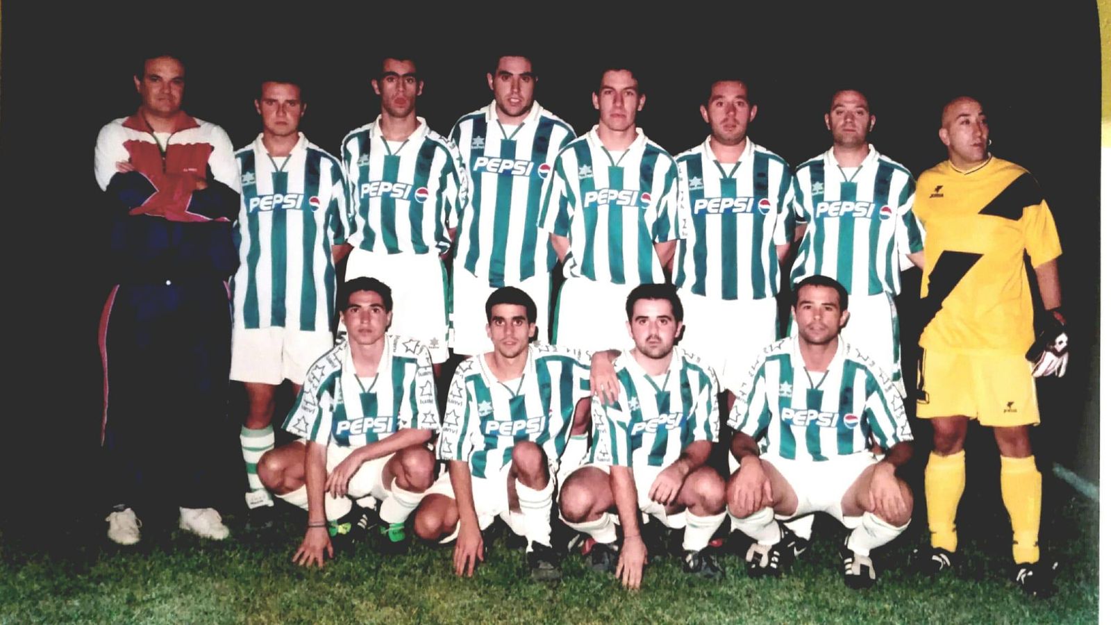 Alineación de uno de los equipos del Olula antes del comienzo de un encuentro durante su anterior etapa.