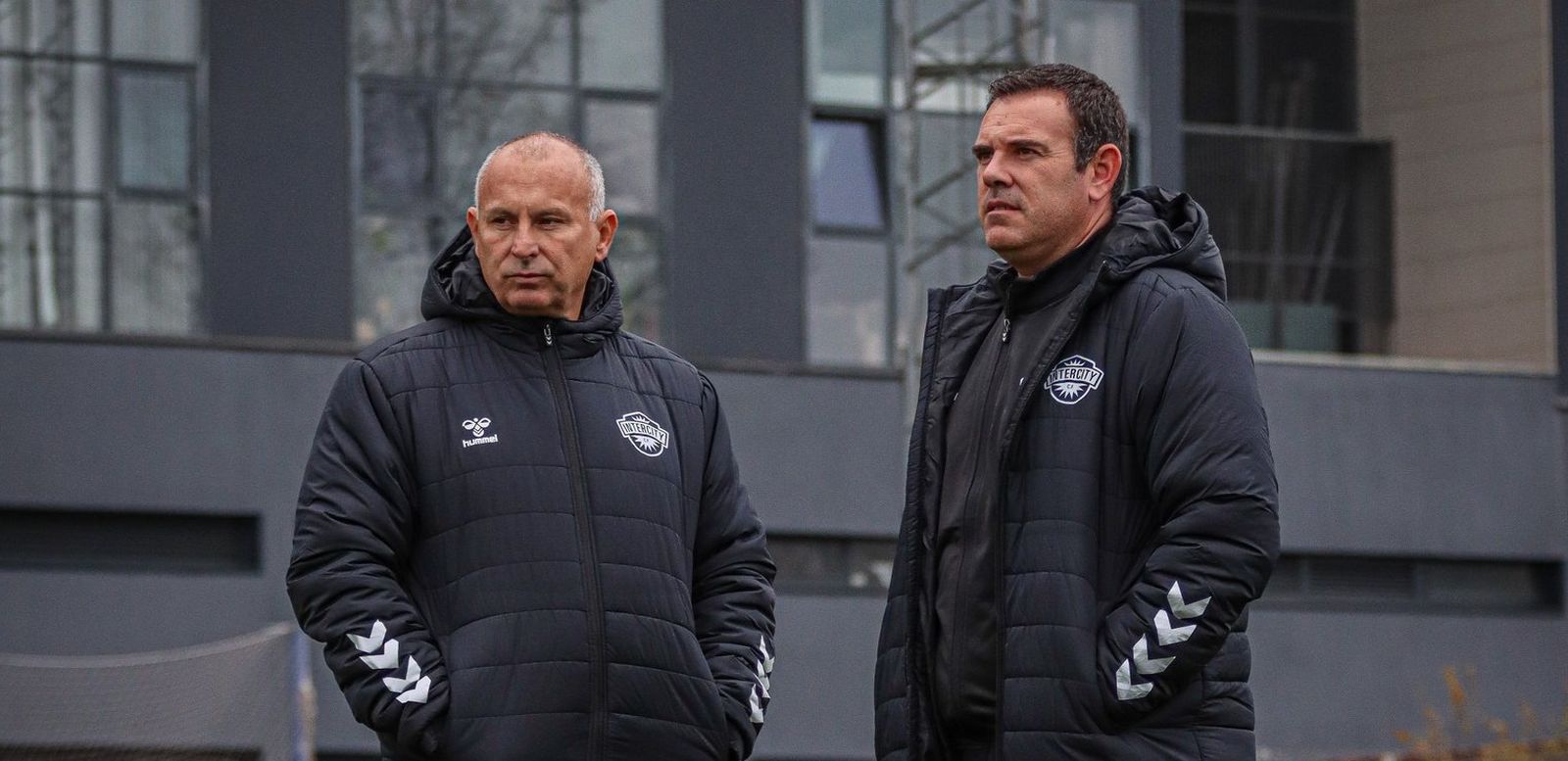 Javi Moreno y José María García, su segundo, antes de un partido del Intercity.