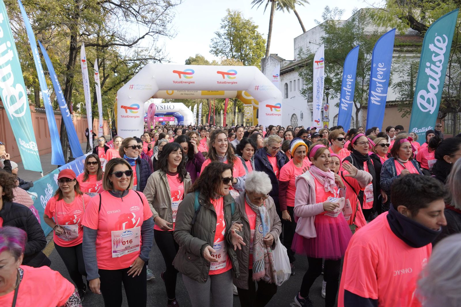 Búscate en las fotos de la Carrera de la Mujer de Sevilla