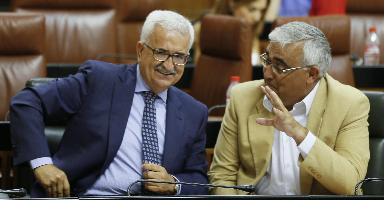 El vicepresidente de la Junta, Manuel Jiménez Barrios, y el consejero de Economía, Antonio Ramírez de Arellano.