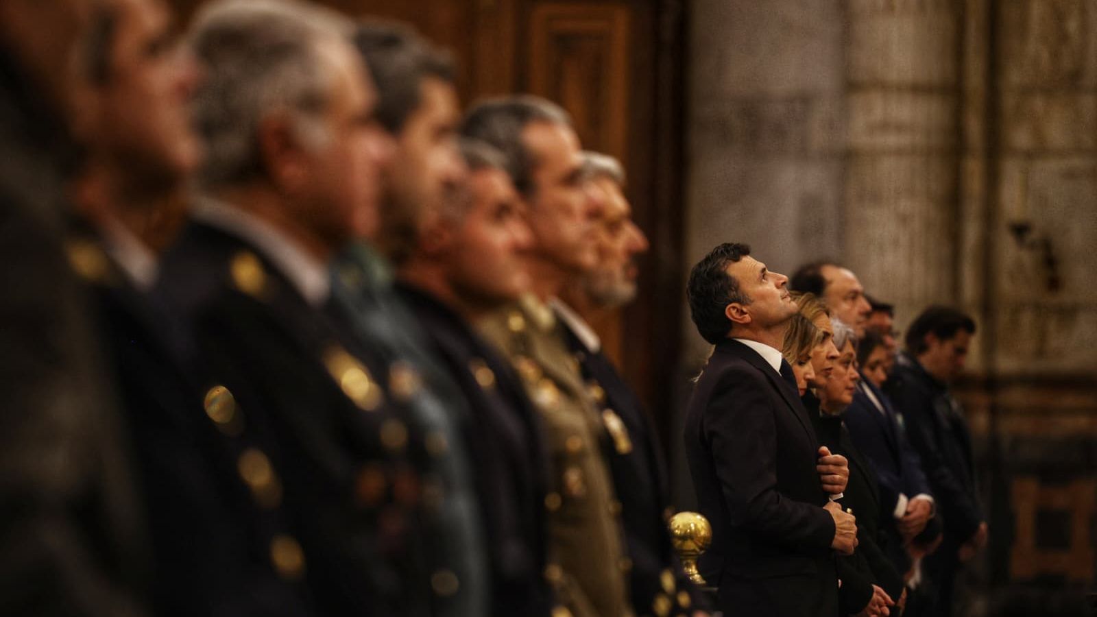 Algunas de las autoridades que han asistido al funeral en la Catedral de Cádiz.