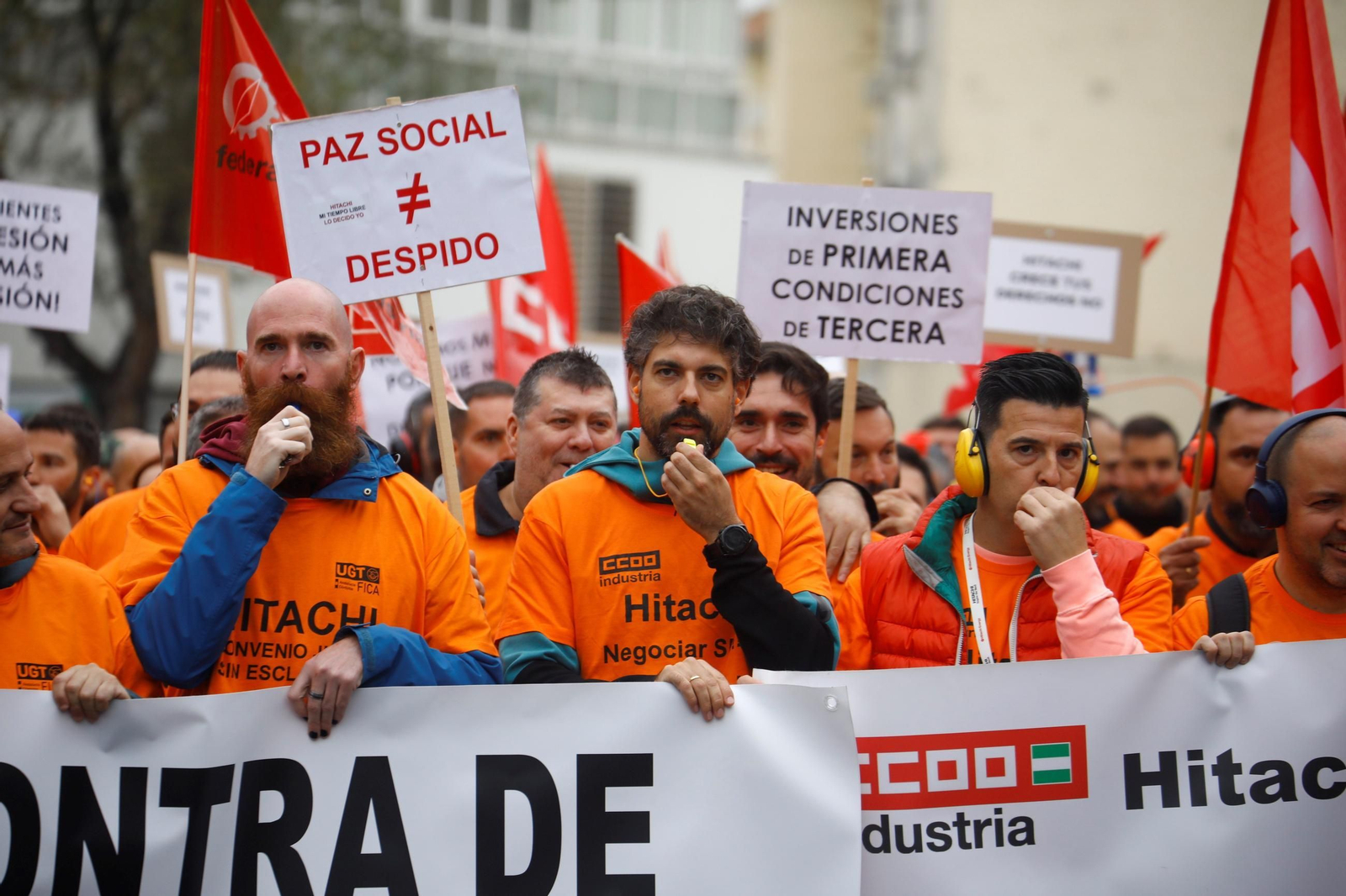La manifestación de los trabajadores de Hitachi Energy en Córdoba, en imágenes