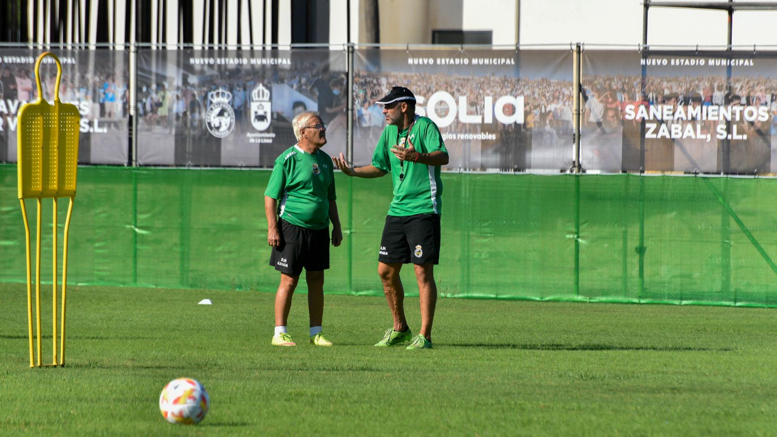Entrenamiento de la Balona en el estadio Municipal de La Línea