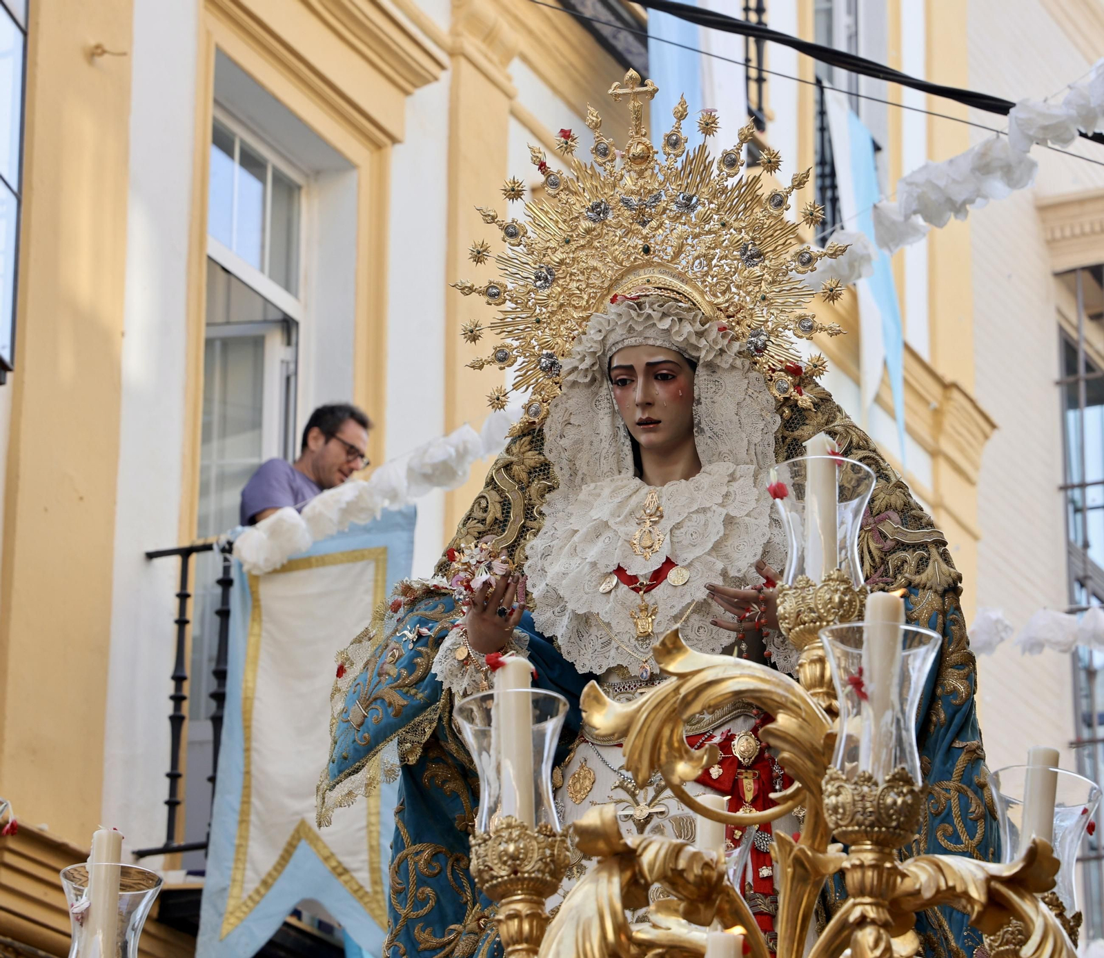 Las imágenes del traslado de la Virgen del Rocío al Salvador