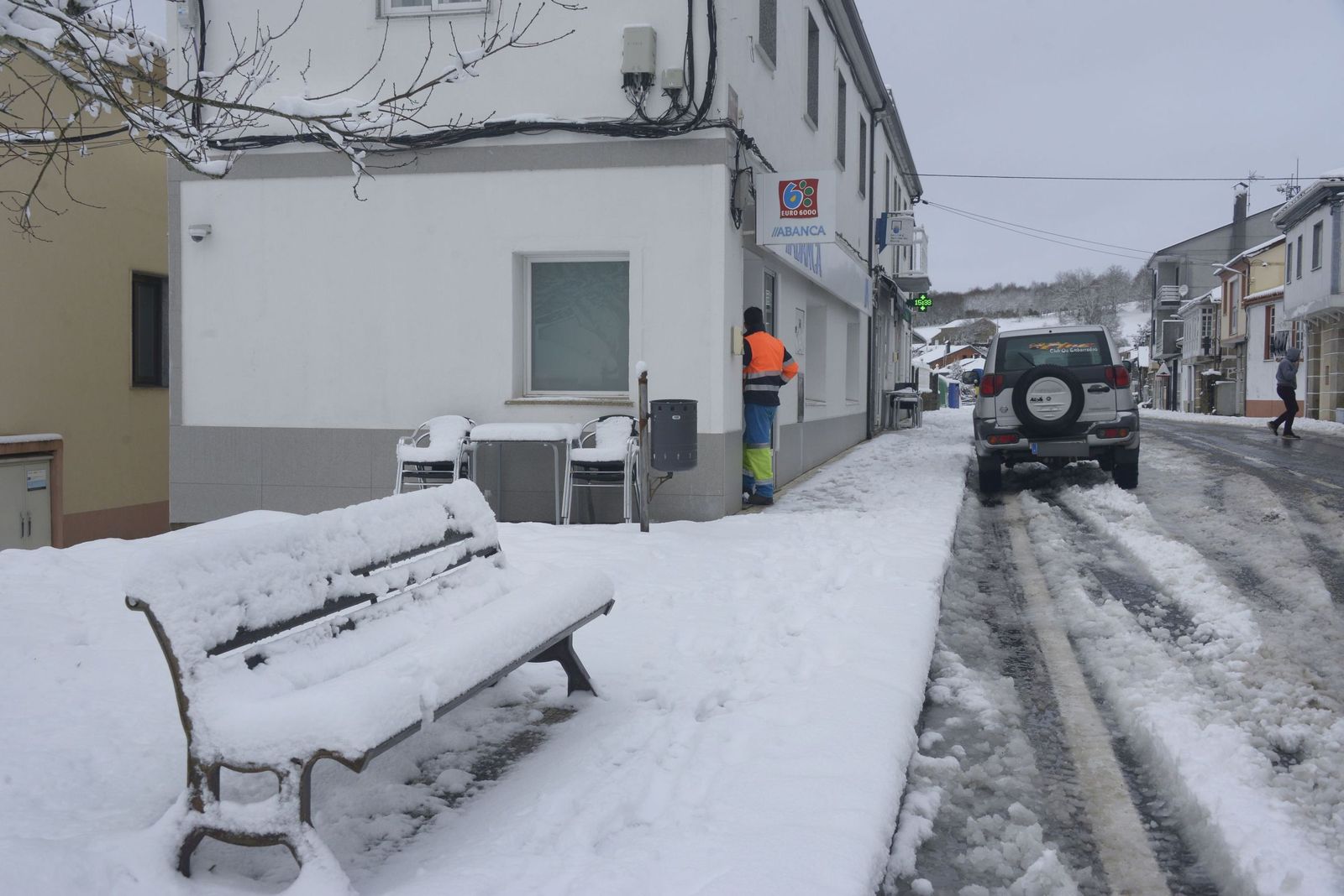 La nieve tiñe de blanco en norte de España