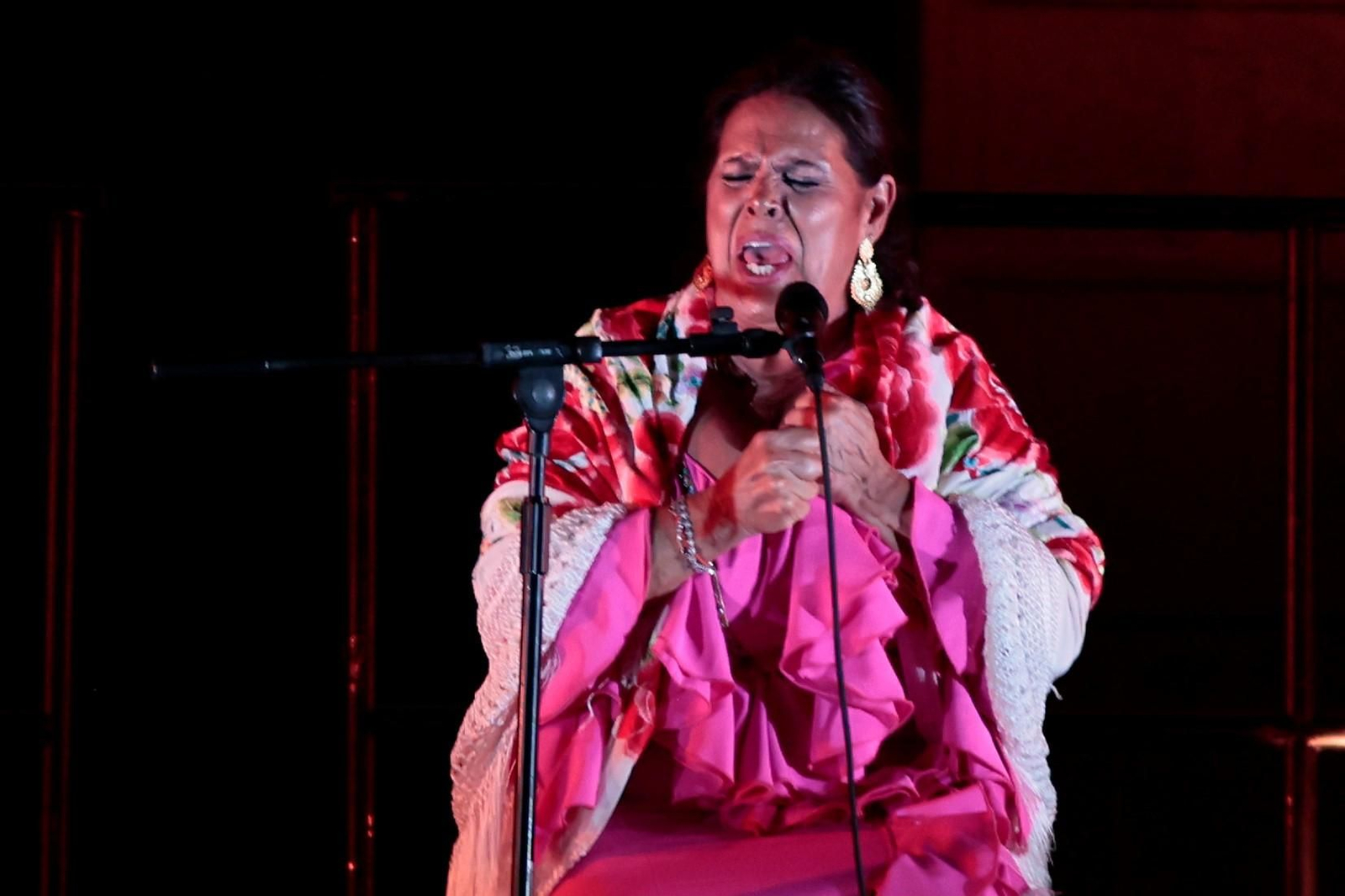 Aurora Vargas en el Patio de la Montería del Alcázar.