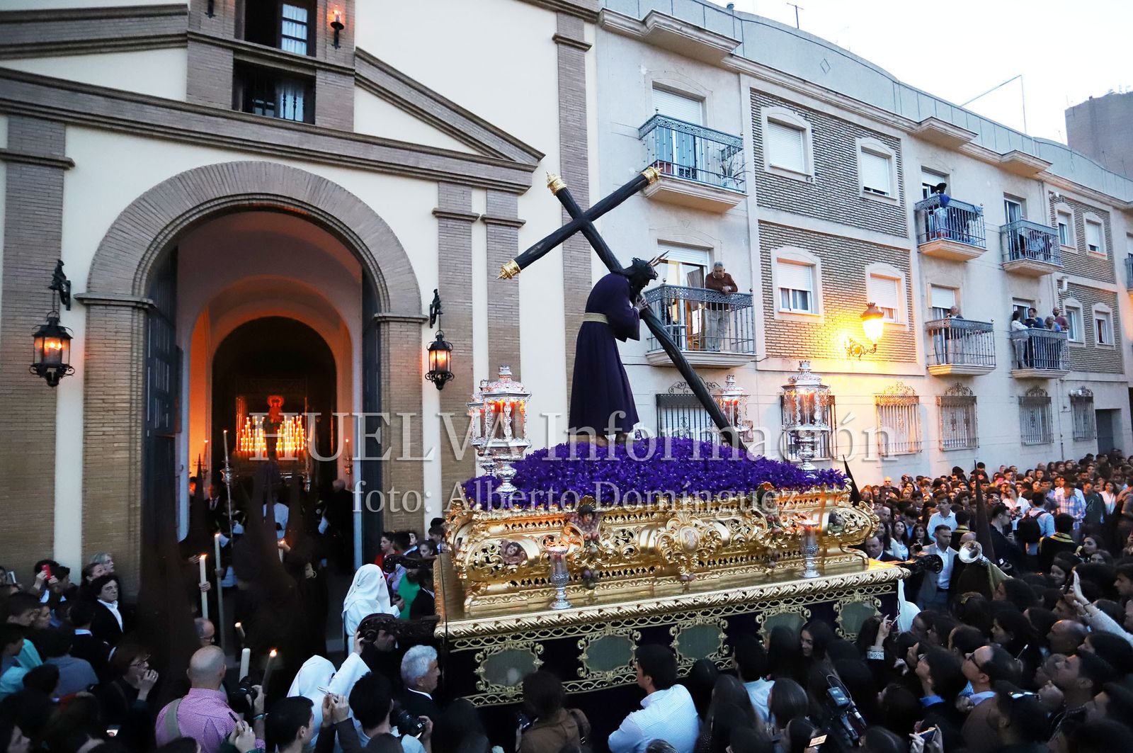Imágenes de la procesión del Calvario de Huelva