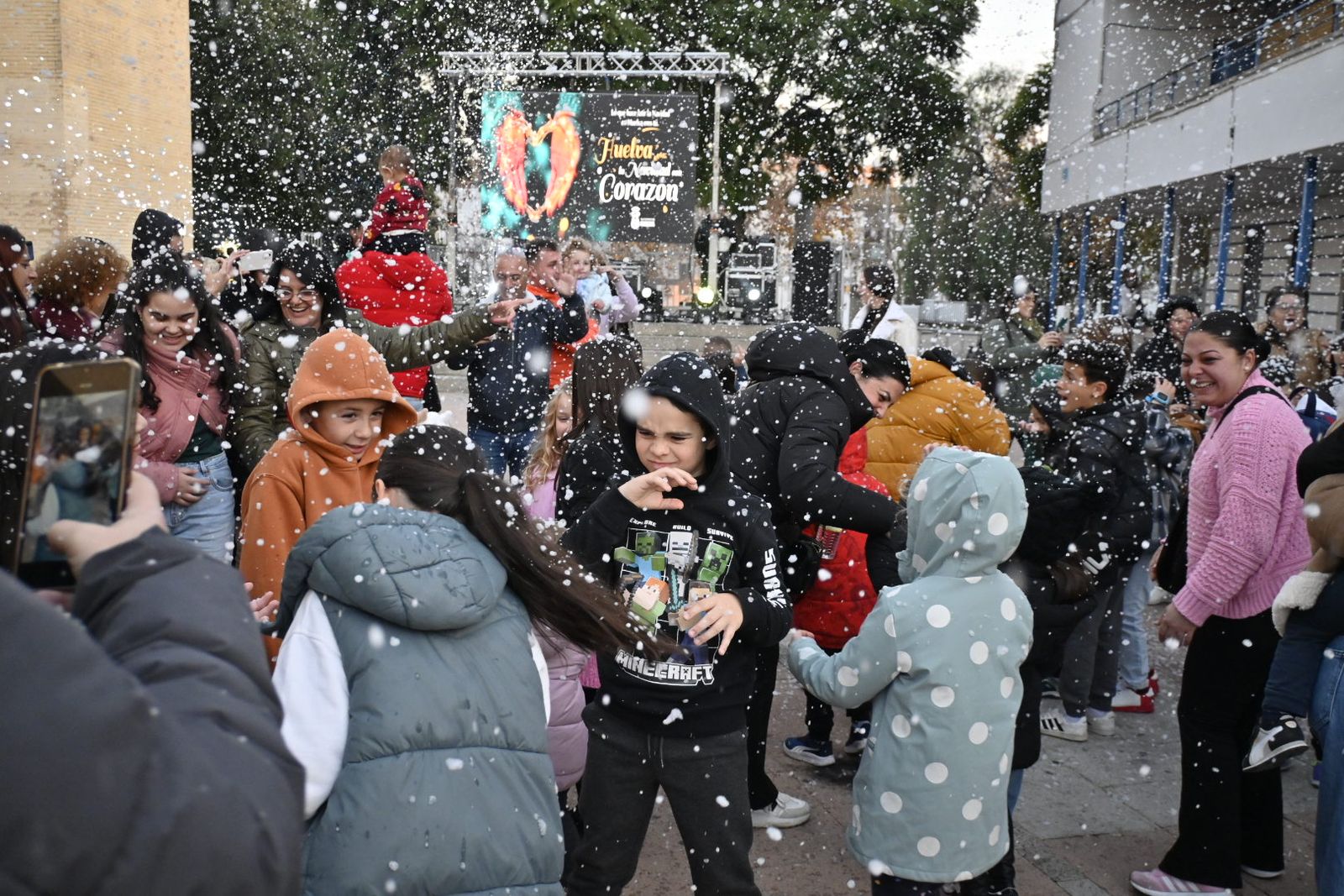 Las mejores fotografías de la nevada en el barrio de La Hispanidad