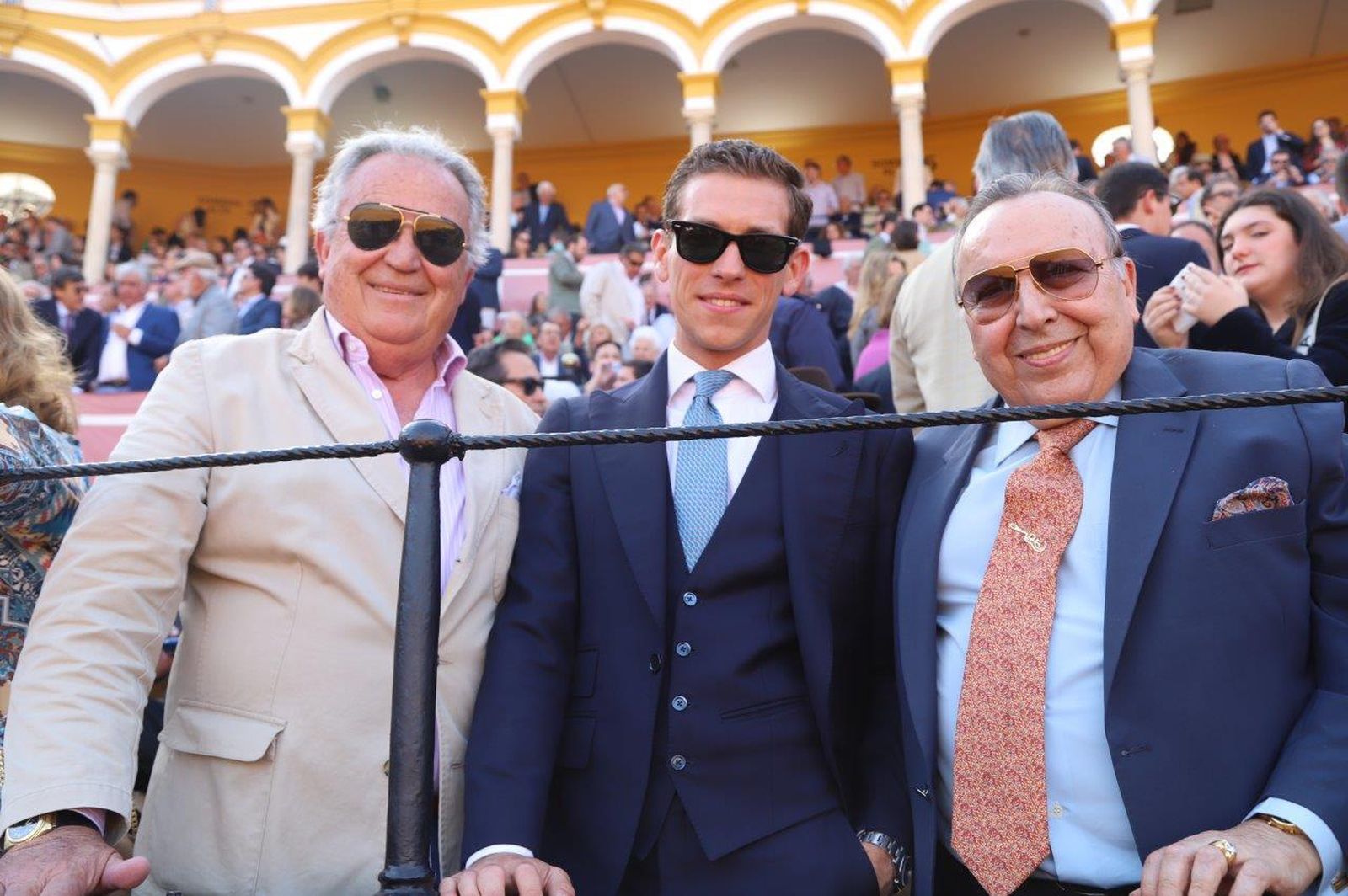 Los famosos y autoridades en los toros durante el viernes de preferia