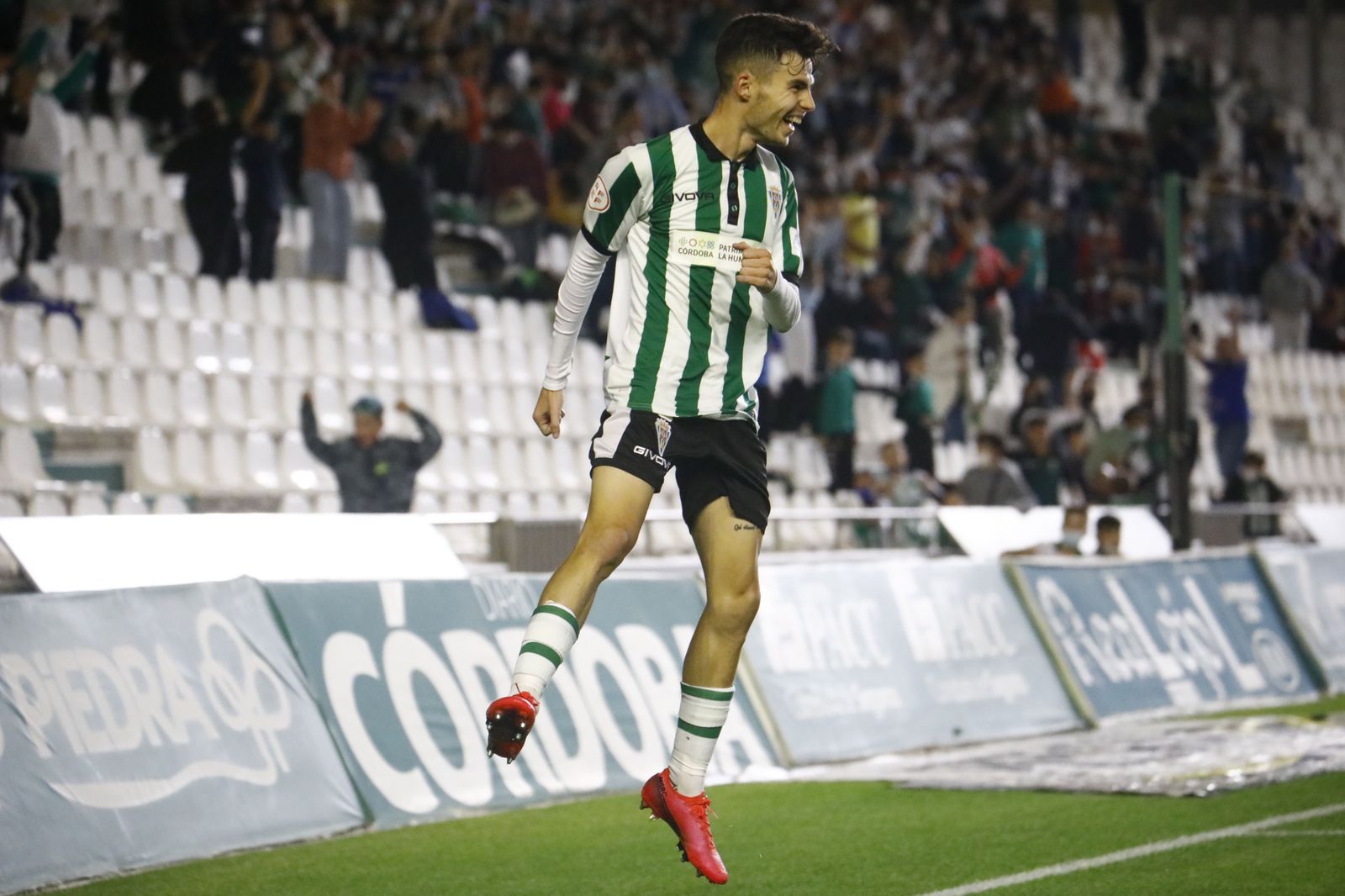 La victoria del Córdoba CF ante el Cacereño, en imágenes
