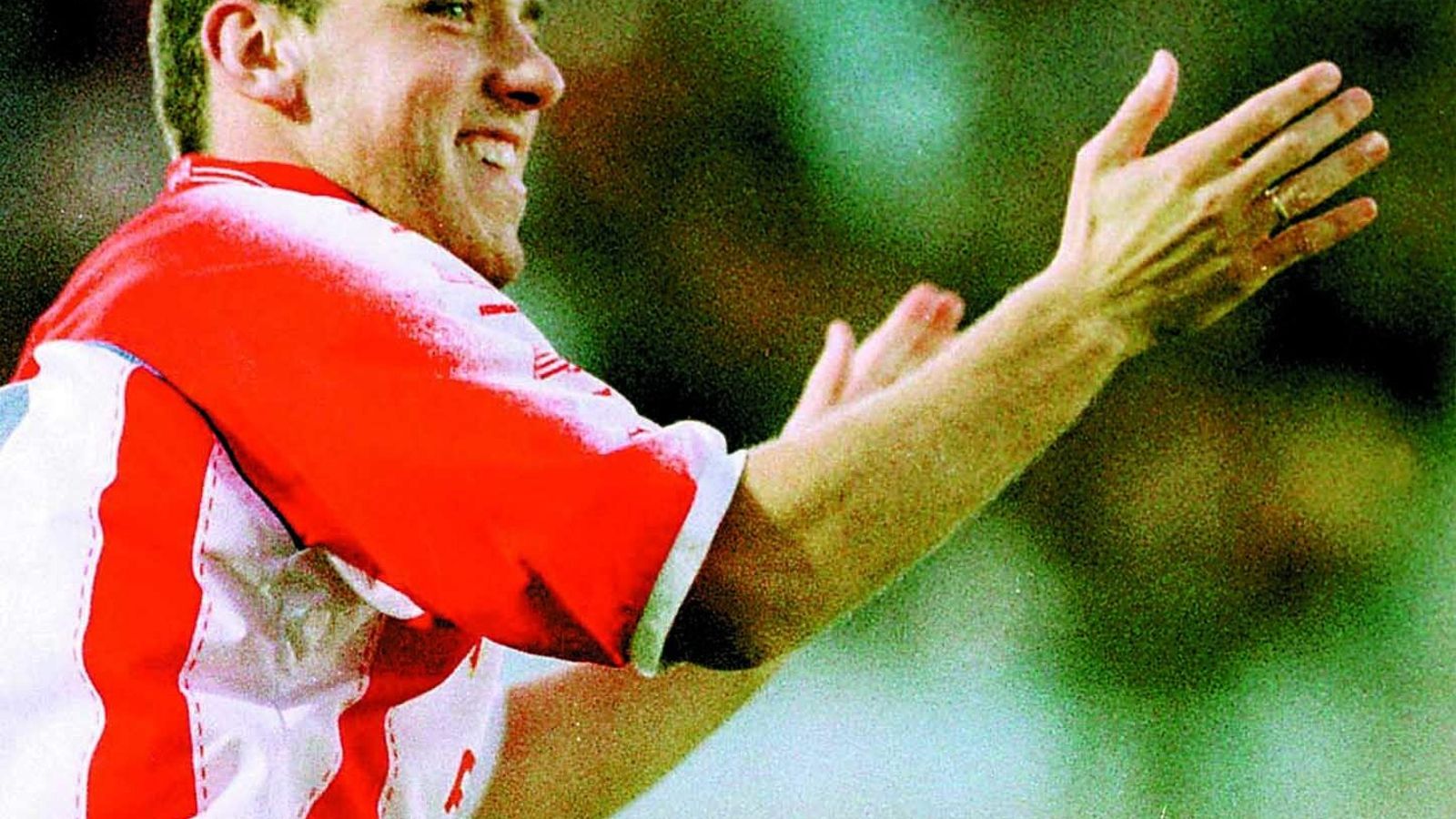 David Cabello celebra un gol con el Algeciras, en 2000