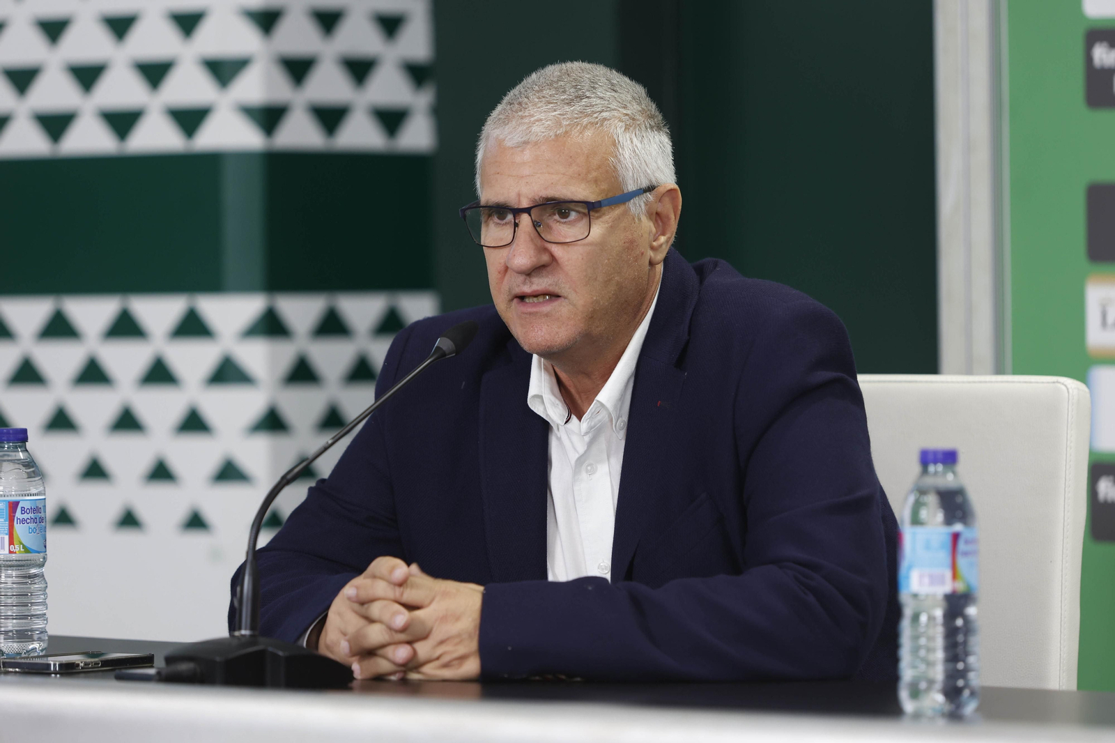 Antonio Cordón, director deportivo del Betis, durante la presentación de Luiz Felipe.