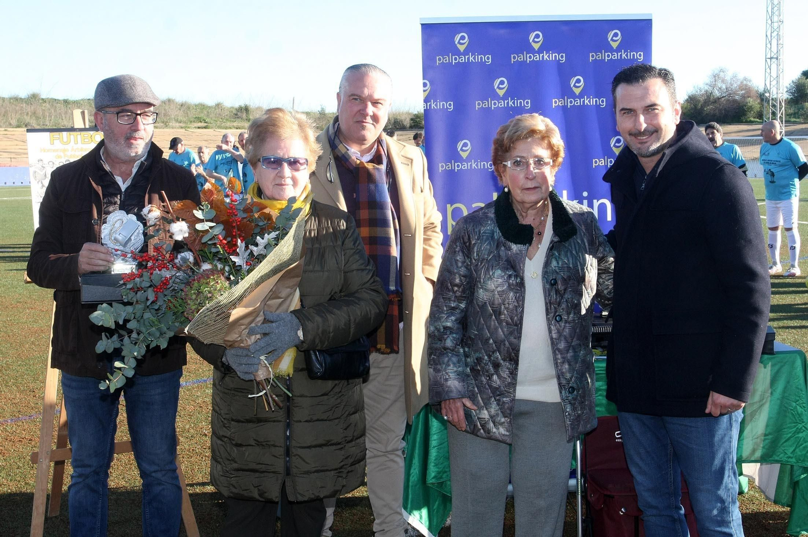 Imágenes del partido homenaje a los árbitros históricos de fútbol de Huelva
