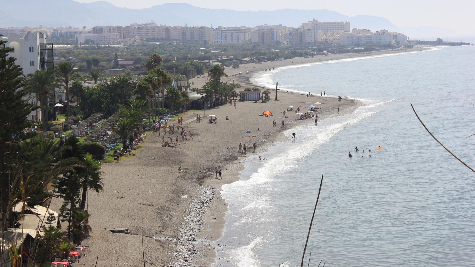 Playa el Playazo, así, con contundencia, como si el día playero te diera en toda la jeta.