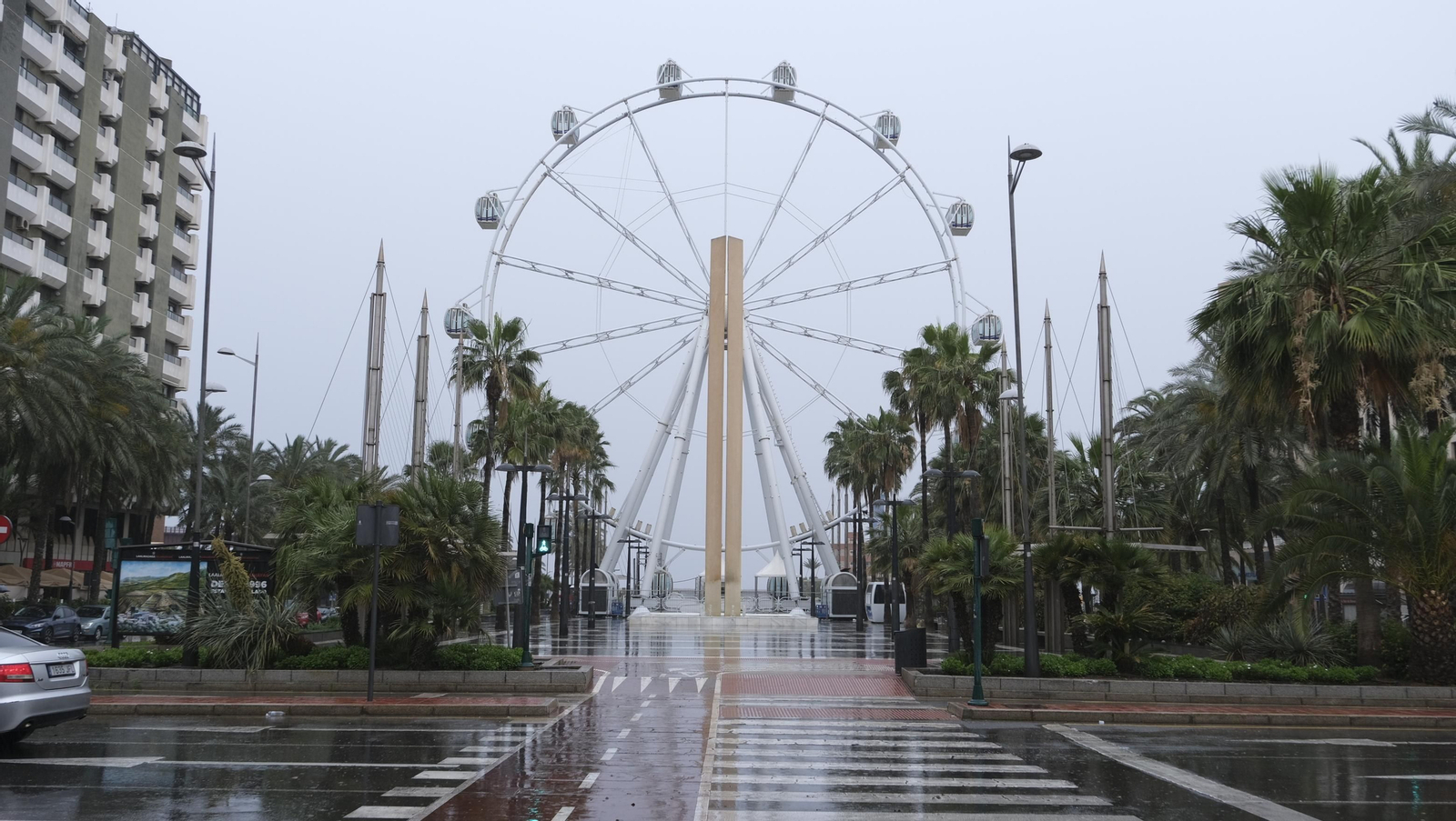 Los almerienses expresan su alegría por la lluvia
