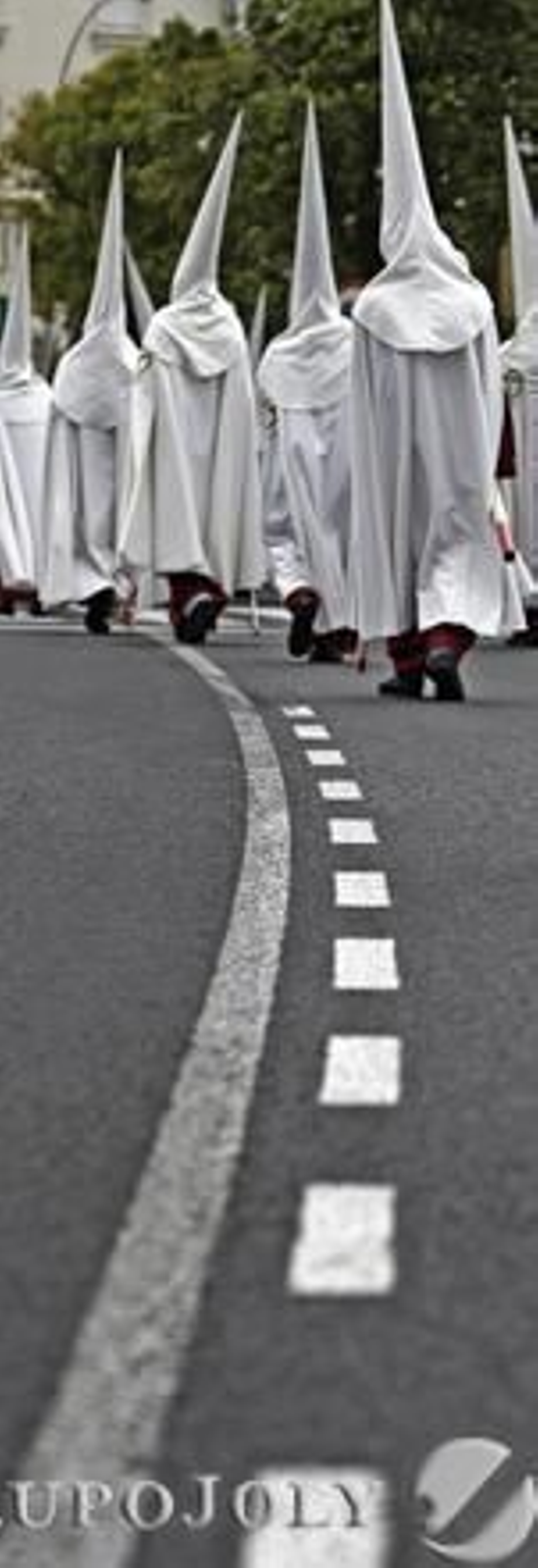 La Oración en el Huerto sale pero se ve obligada a volver a su templo a causa de la lluvia.

Foto: Julio Gonzalez