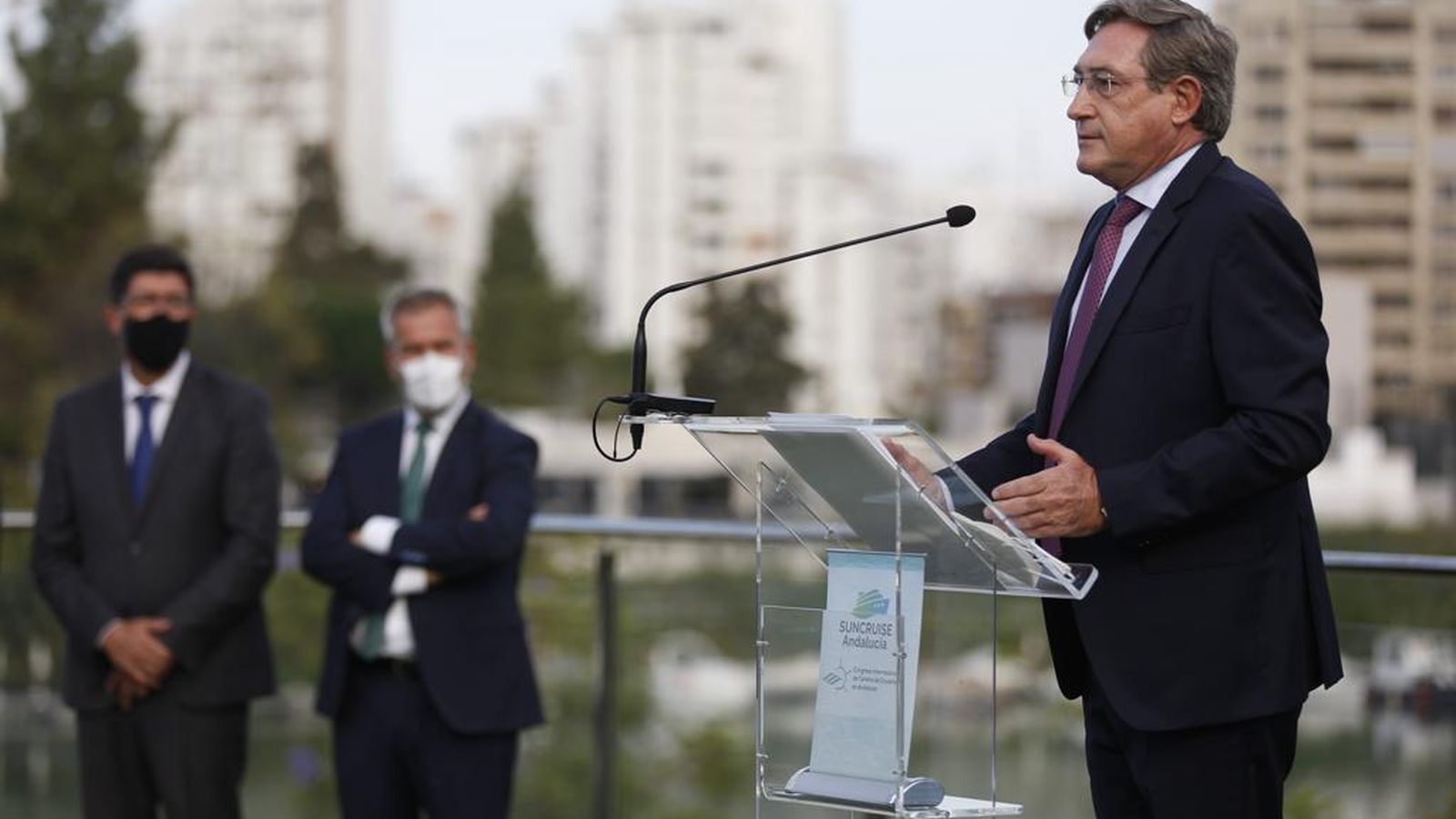 Rafael Carmona, presidente del Puerto de Sevilla en su intervención para presentar el I Congreso Internacional  de Cruceros en Andalucía que acogerá Sevilla en octubre.