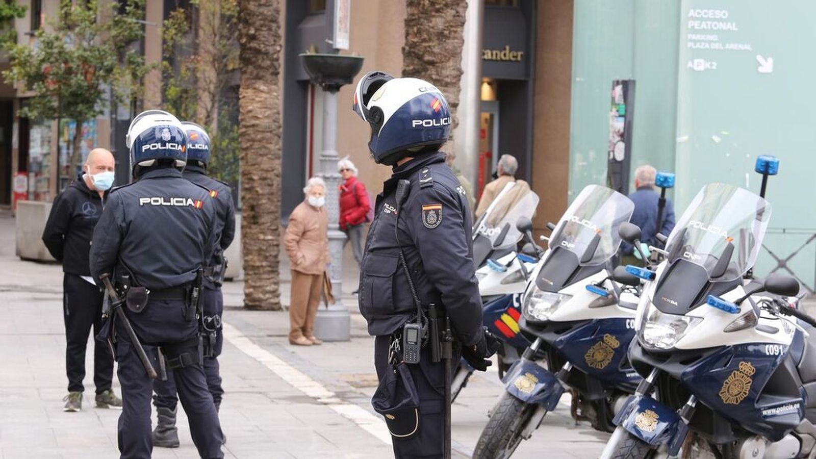 Varios agentes de la Policía Nacional en el centro de Jerez