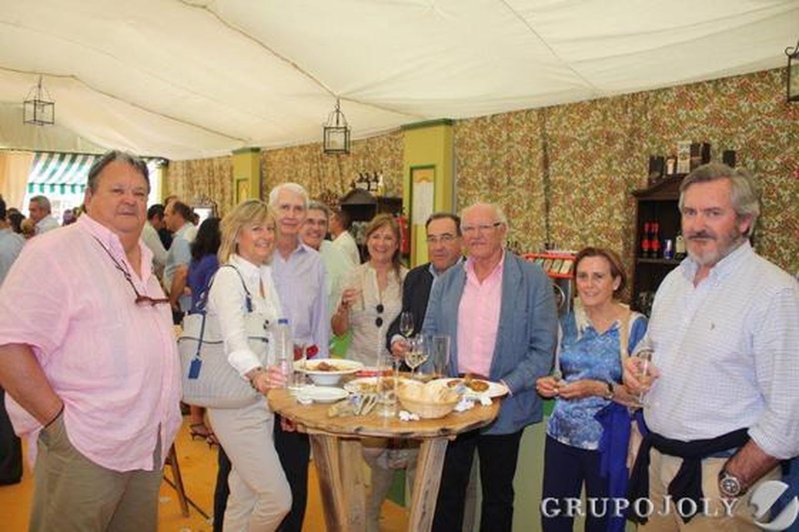 Javier Merello, Pili de los Ríos, Juan Carlos Ballesteros, Fernando Ruiz Azúa, Piluca Félez, Jorge de los Ríos, Pilar Cavero, Félix de los Ríos y Nicolás Terry.

Foto: Diario de Cádiz