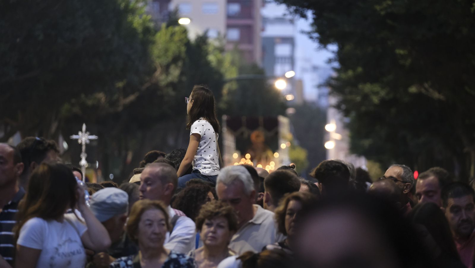 Imágenes de La Magna por las calles de Almería