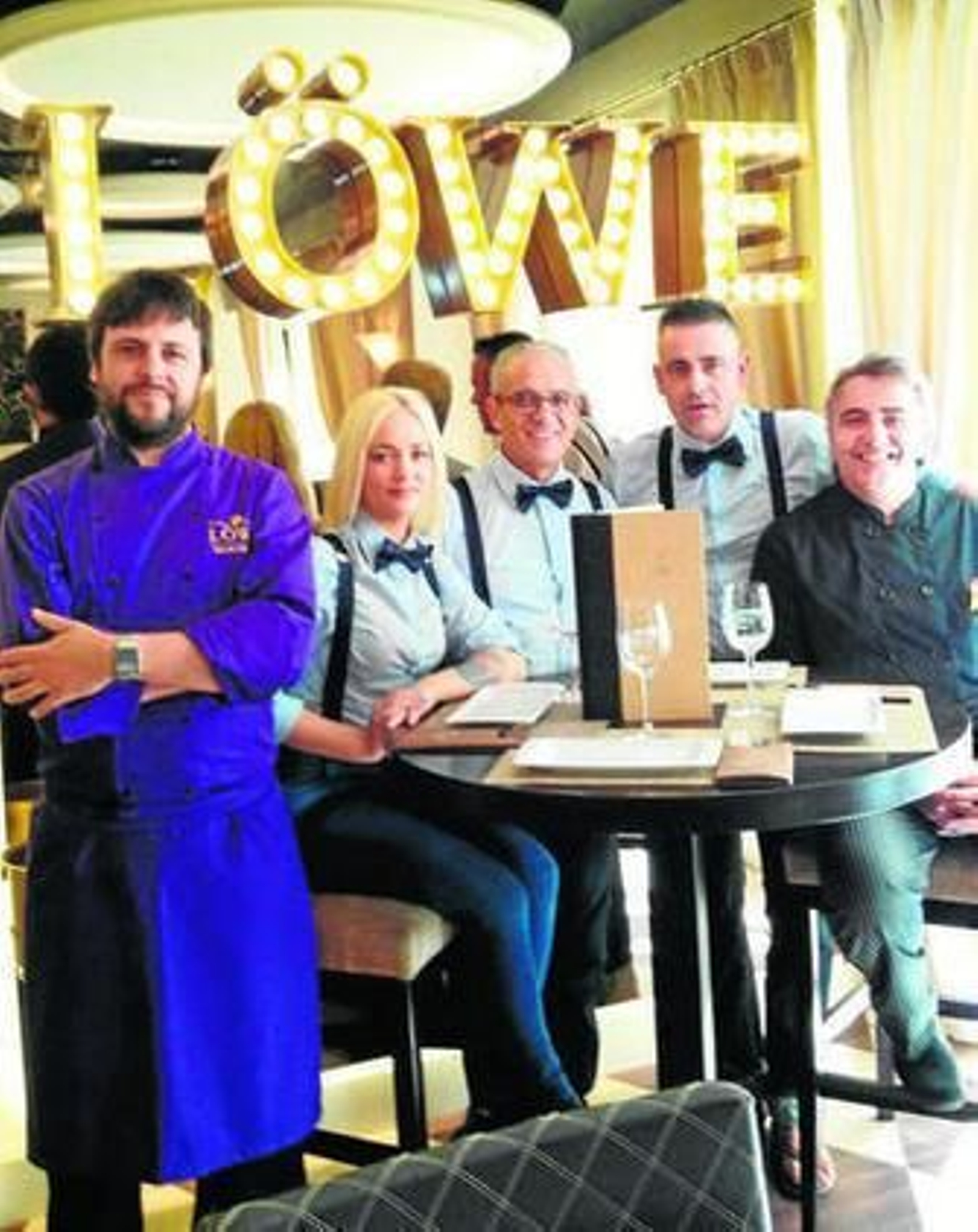 Equipo: Kamal, jefe de sala;  en cocina Laura y José; camareros Suli, Iris, Reche y Edgar.