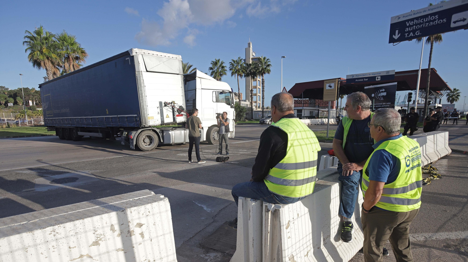 Fotos del paro de camioneros en el puerto de Algeciras