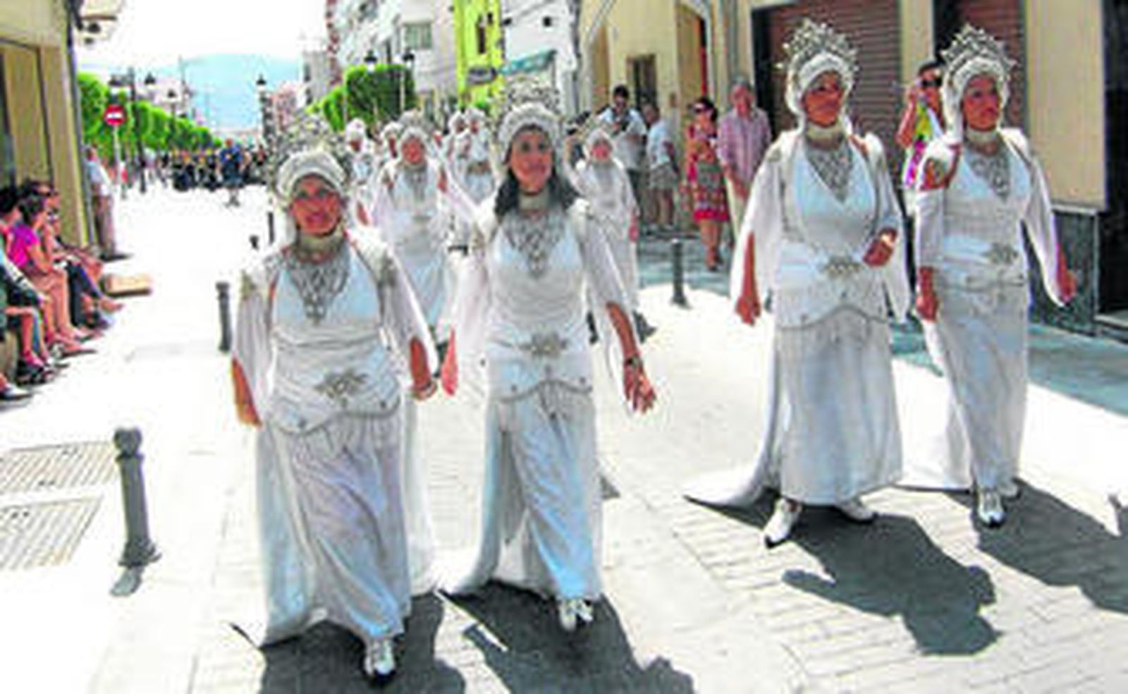 Moros y cristianos invaden el centro de Berja para rememorar la historia