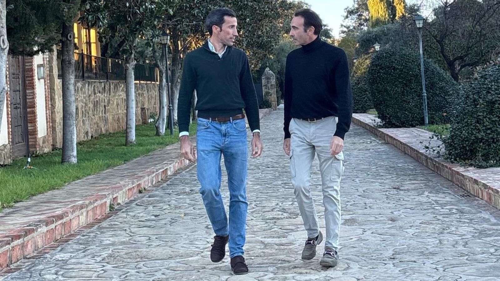 Miranda y Ponce, después de sellar el acuerdo de apoderamiento.