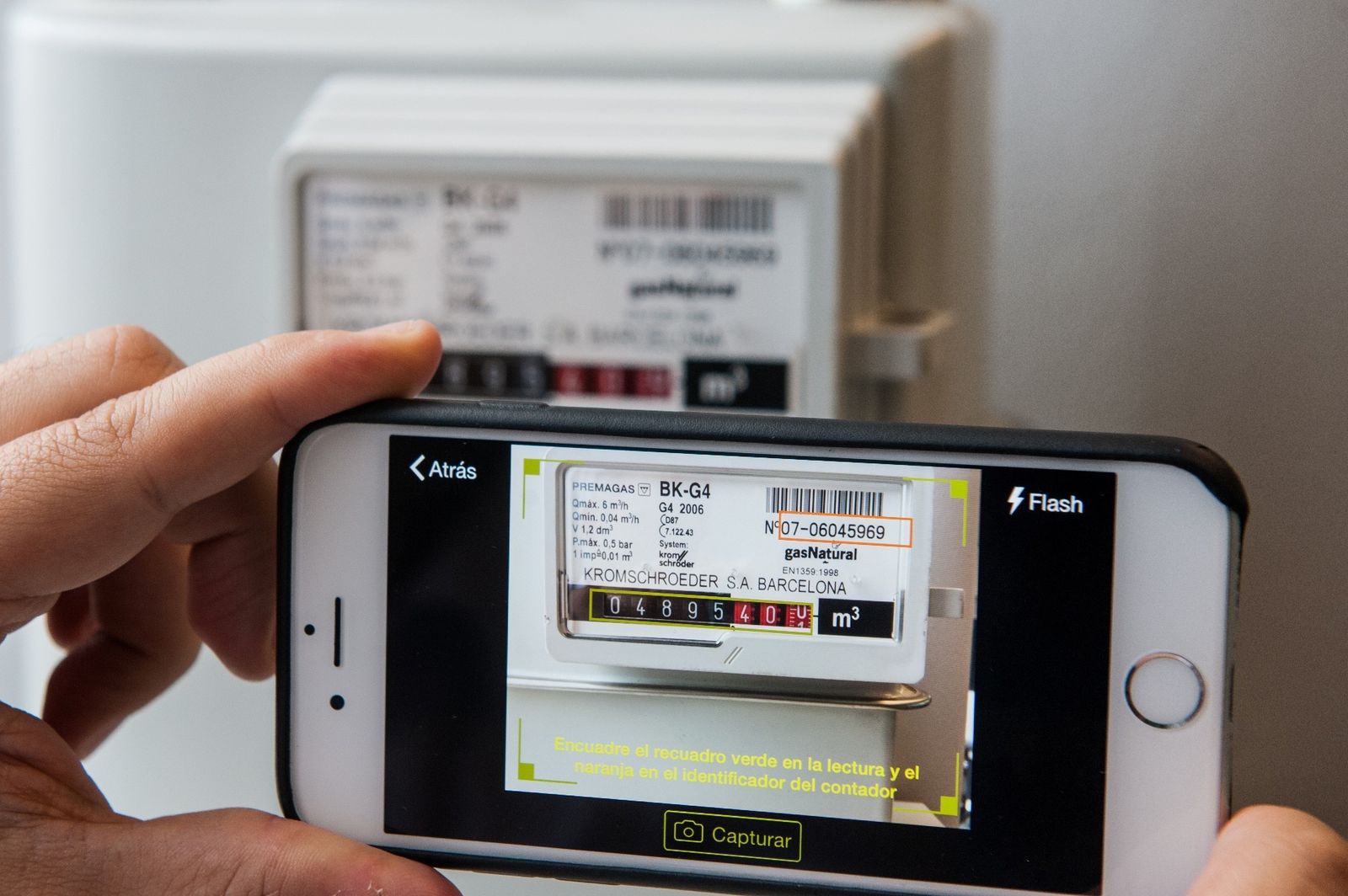 Lectura de un contador de gas en una imagen de archivo.