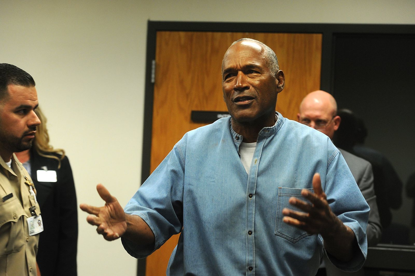 O.J. Simpson sale de prisión tras cumplir nueve años de condena por robo