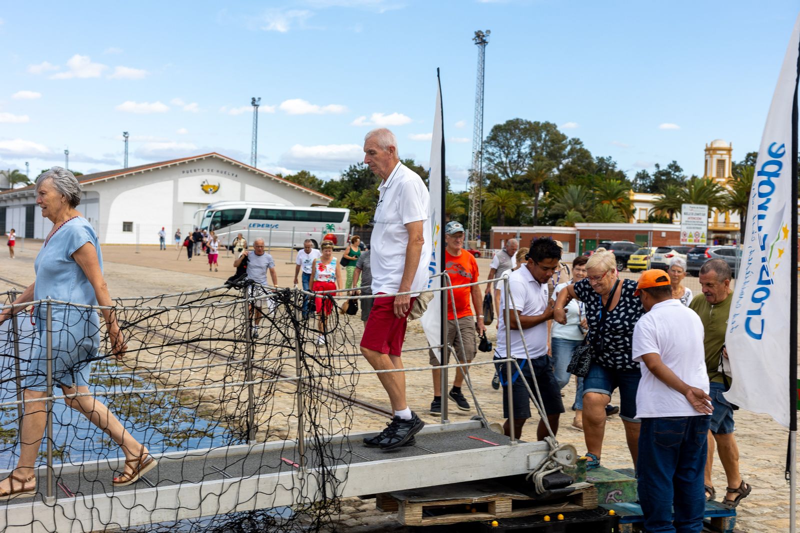 Las impresionantes imágenes del buque La Belle de Cadix en el Puerto de Huelva