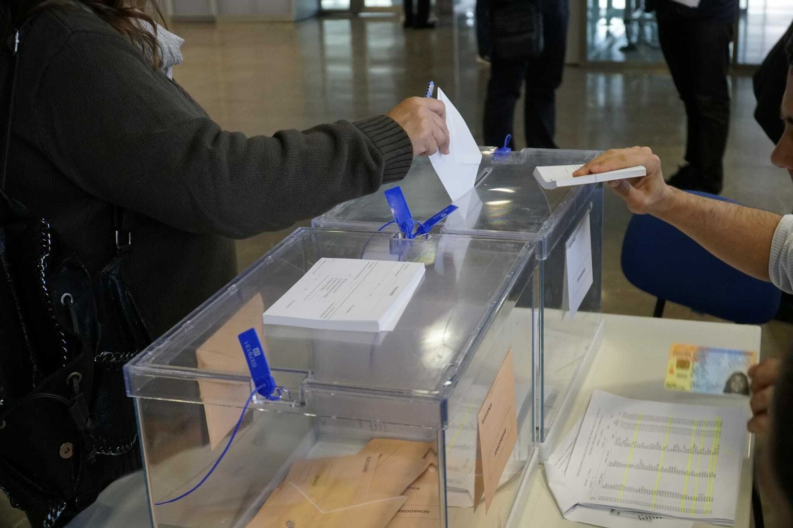 Las imágenes de la jornada electoral en Sevilla