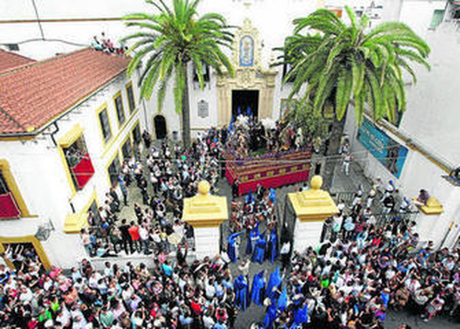 Un momento de la salida del paso de misterio del Prendimiento.