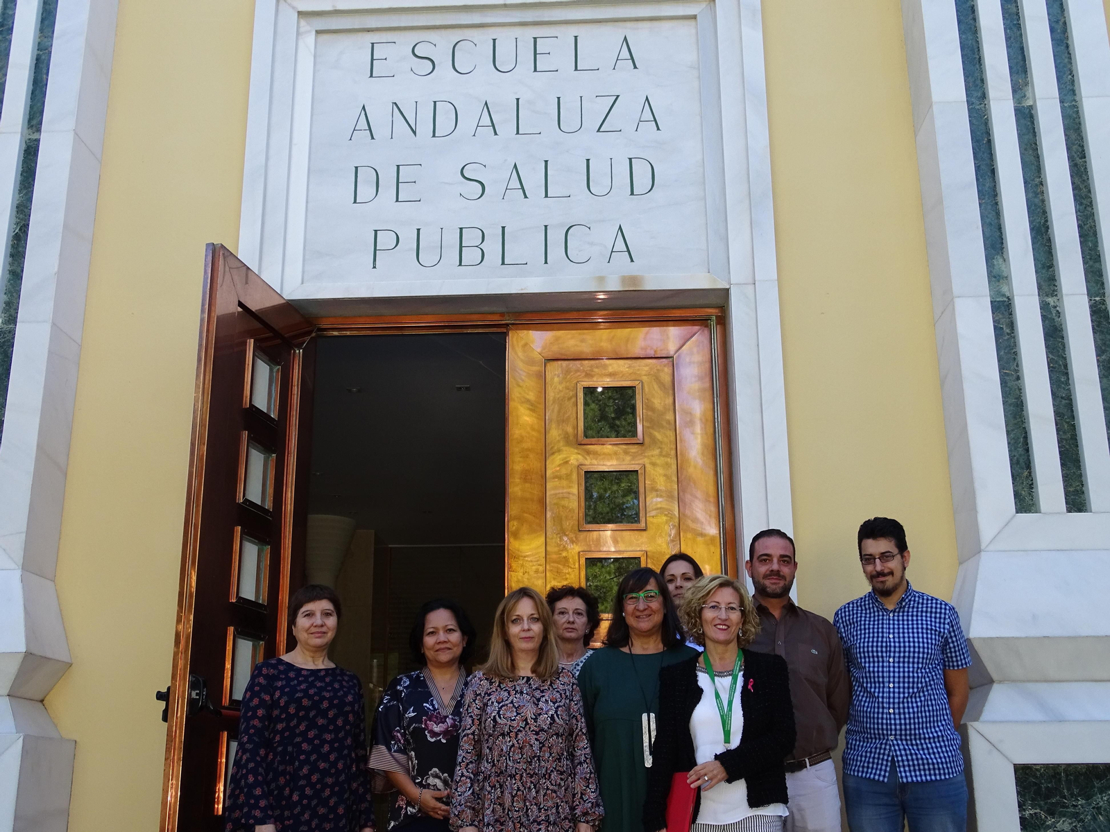 Imagen del equipo del Registro de Cáncer de Granada, en la sede de la EASP.