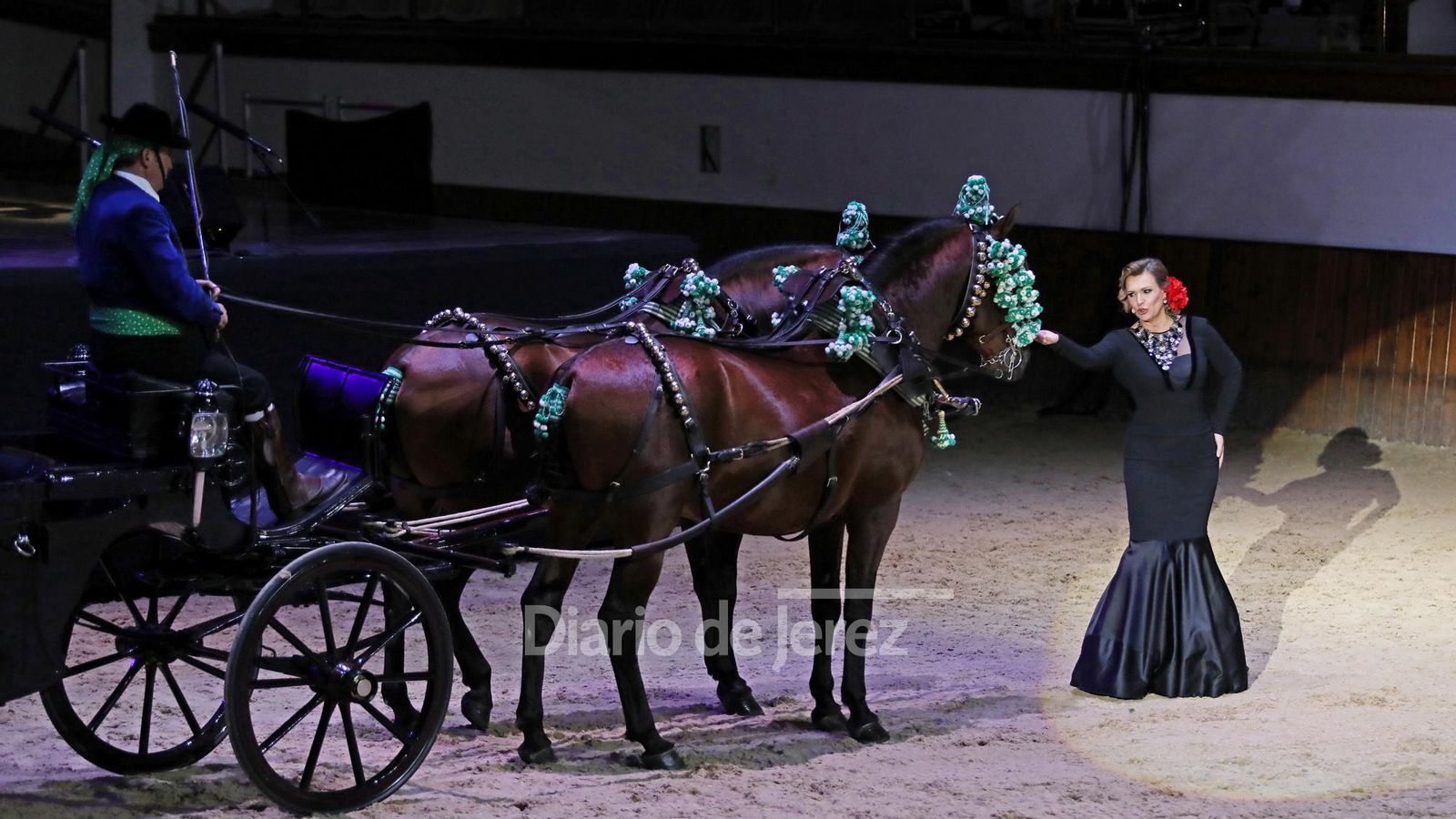 La soprano, junto al enganche en el que llegó.