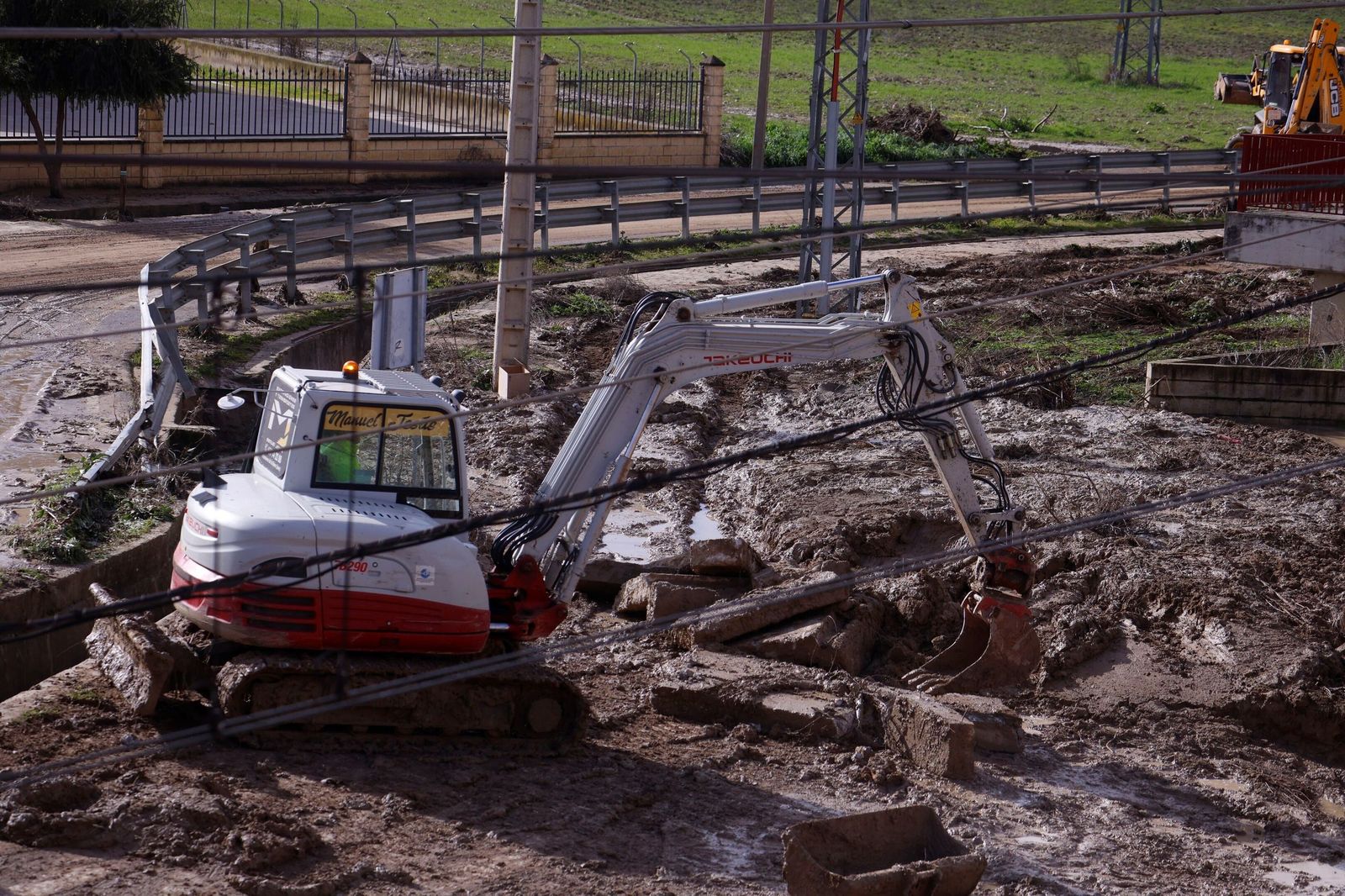 Caída de un muro de contención en Villa del Río
