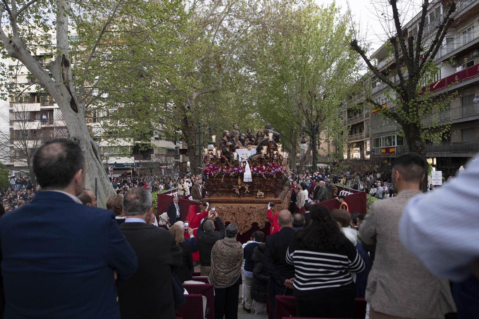 Granada estrenó la nueva carrera oficial frente a la Basílica de las Angustias